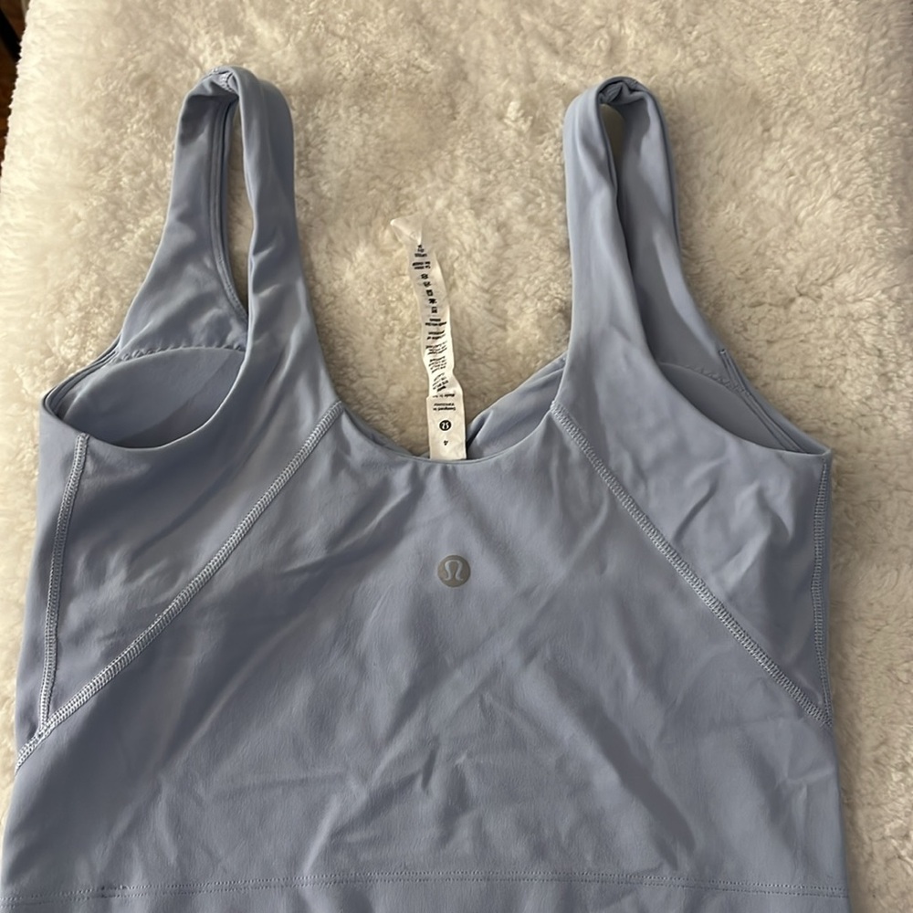 Lululemon Blue Sports Bra with Wide Straps and Seamless Design